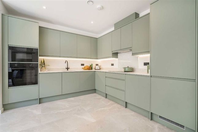 Flat 10 Boot Court, 75-77, Jeddo Road, London photo 2