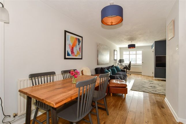Wordsworth Place, Horsham photo 4