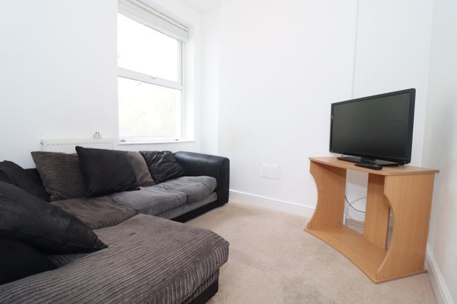 4-bed terraced on 25, May Street, Cardiff, £2,080/mo