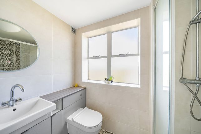 Flat to rent in Clifton Gardens, Little Venice, London