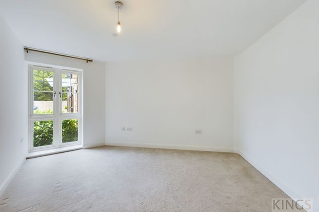 Flat to rent in Great North Road, Highclere House