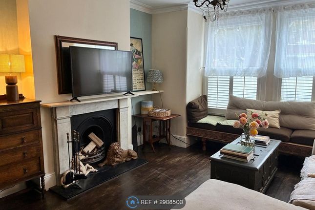Davis Road, London photo 2