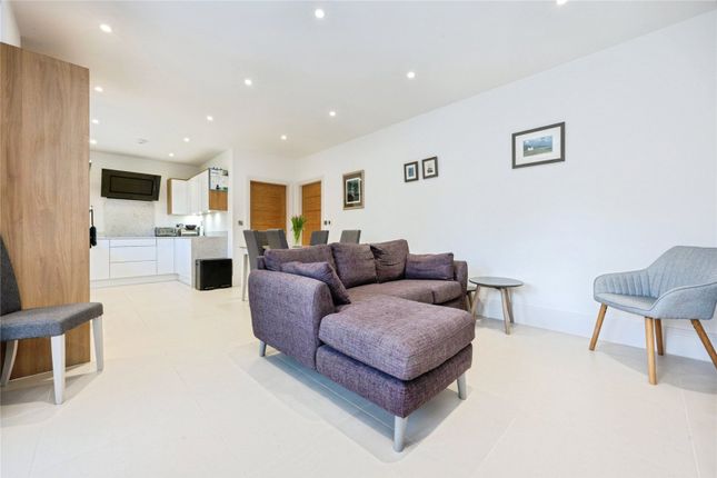 8, Meadow Brook, Milton Keynes photo 3