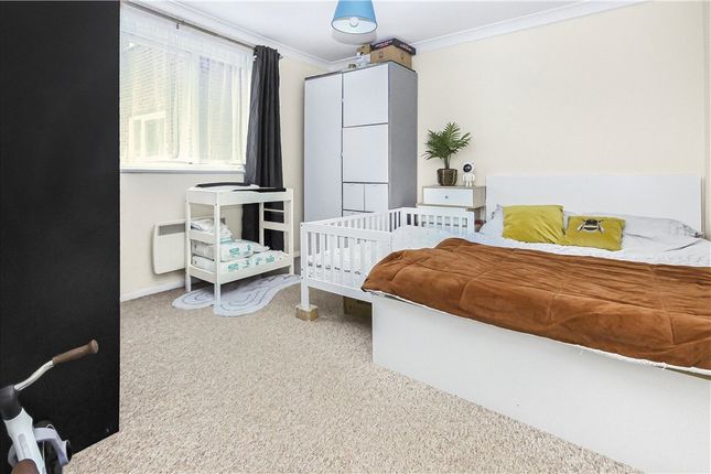 7 Tasman Court,, Staines Road West, Surrey photo 4