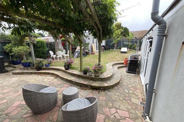 Edith Avenue North, Peacehaven photo 2
