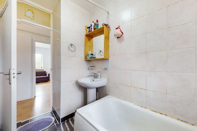 Flat for sale in Moot Court, Kingsbury, London