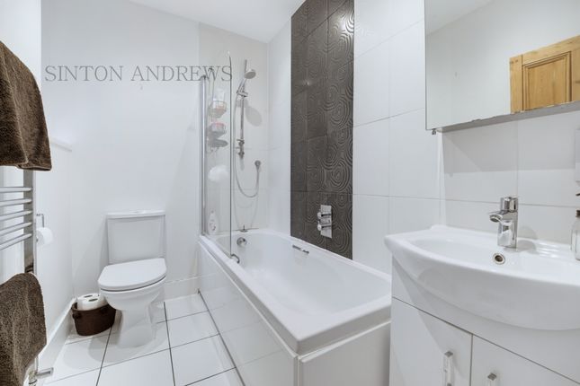 26a, Lammas Park Road, London photo 4