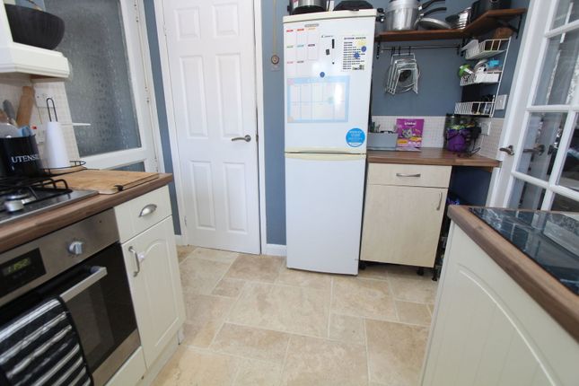 15, Marion Close, Brierley Hill photo 4