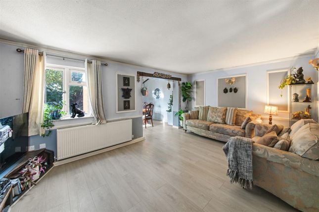 Brambles Farm Drive, Uxbridge photo 3