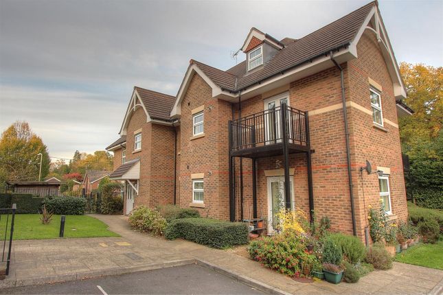 Flat to rent in Simpkins Court, Hursley Road, Chandlers Ford
