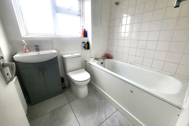 59, Harmondsworth Road, West Drayton photo 4