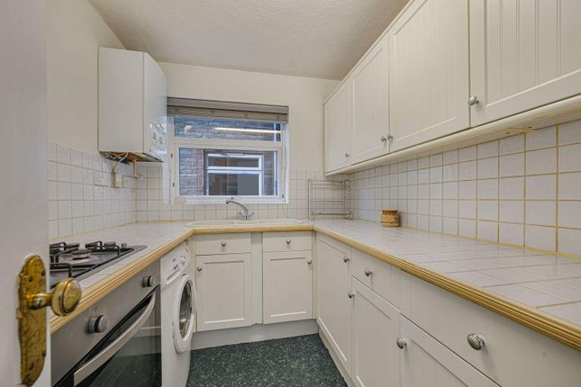 Flat 32, Russell Court, 1, London Lane, Bromley photo 5