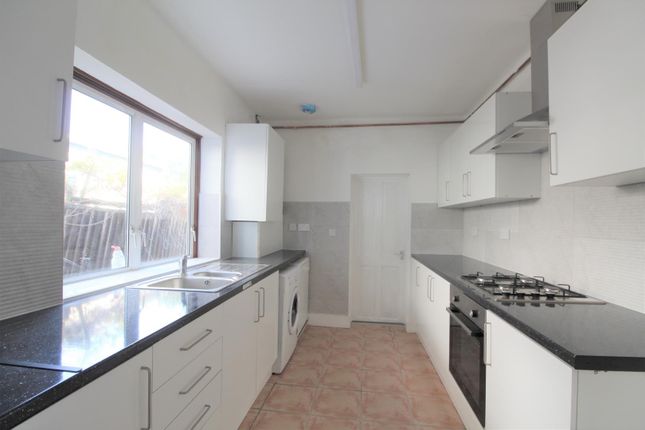 Thumbnail Property to rent in Dysons Road, London