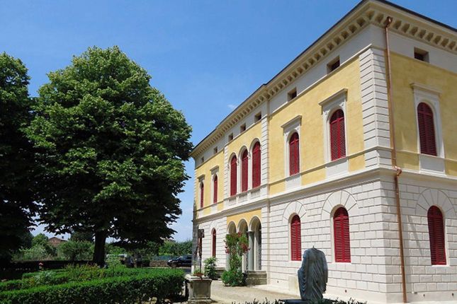Villa for sale in Strada Comunale Giuggiolo, Siena, Toscana