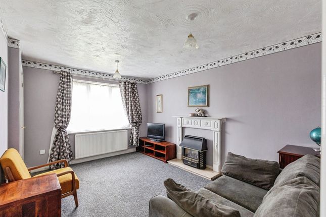 41, Cross Waters Close, Northampton photo 2