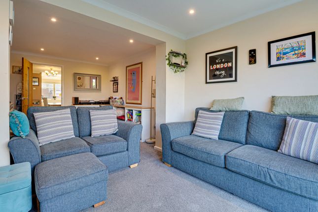 48, Broadstone Road, Hertfordshire photo 2