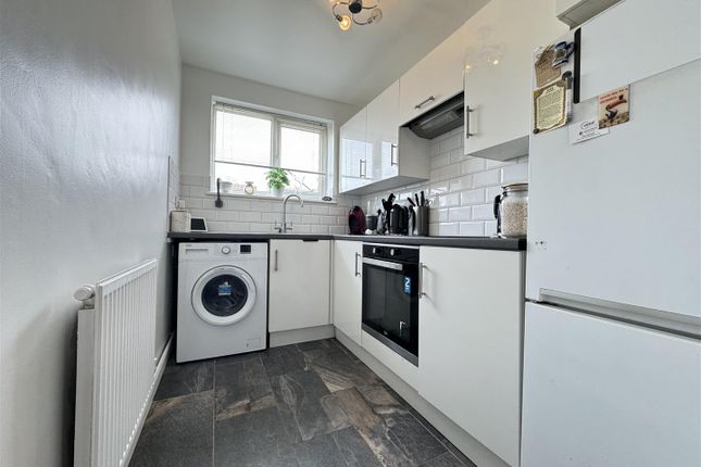 Maisonette for sale in Alexander Road, Langdon Hills, Basildon