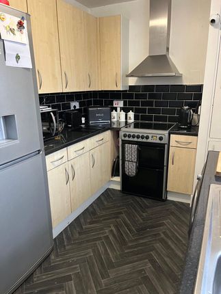 Flat 16, Hovenden House,, Kingswood Estate, London photo 4