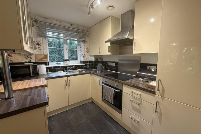 The Acorn House, 16, Bramble Court, Stalybridge photo 4