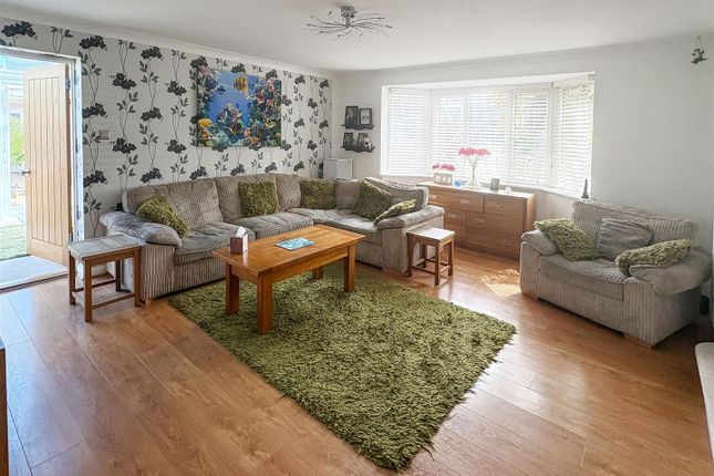 4, Hutchinson Close, Littlehampton photo 2