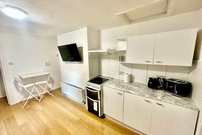 Flat to rent in Blagdon Road, London