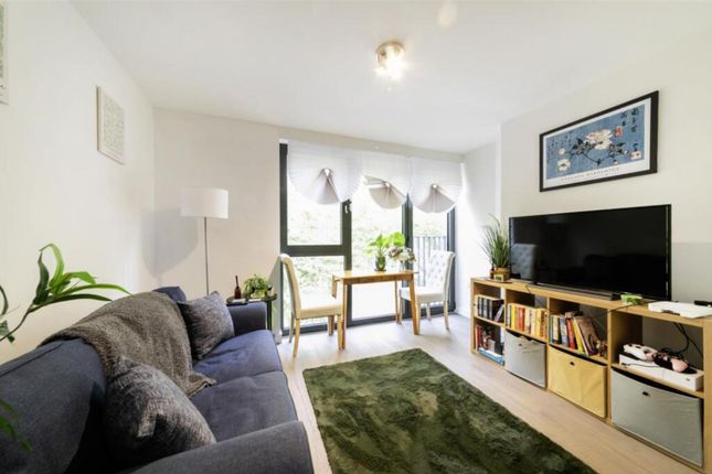 1-bed terraced on Flat 1 94 Frobisher Road, London, London, £2,000/mo