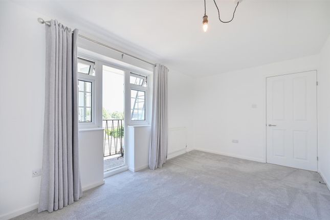 2, Amenbury Court, Harpenden photo 3