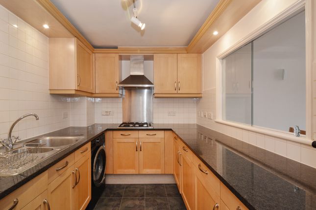 Flat to rent in Rotherhithe Street, London