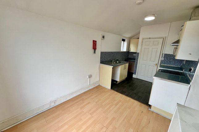 First Floor Flat, 44, Towcester Road, NORTHAMPTON photo 4