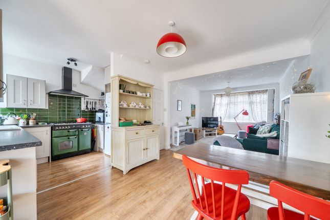 186, Manor Way, Mitcham photo 2