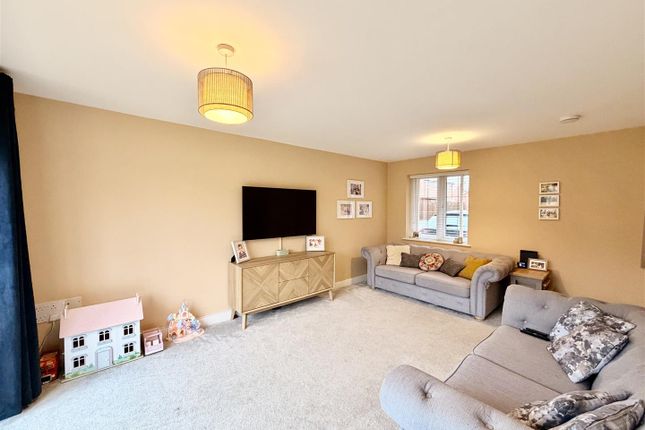 18, Ploughlands, Loughborough photo 4