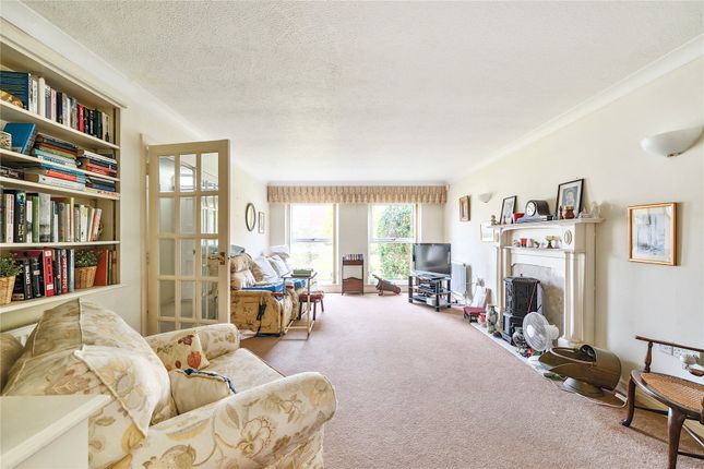 17, Deans Court, Lymington photo 2