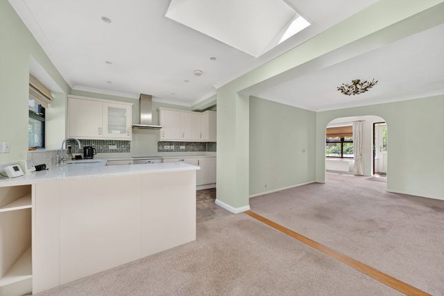 24, Weston Lea, West Horsley photo 3