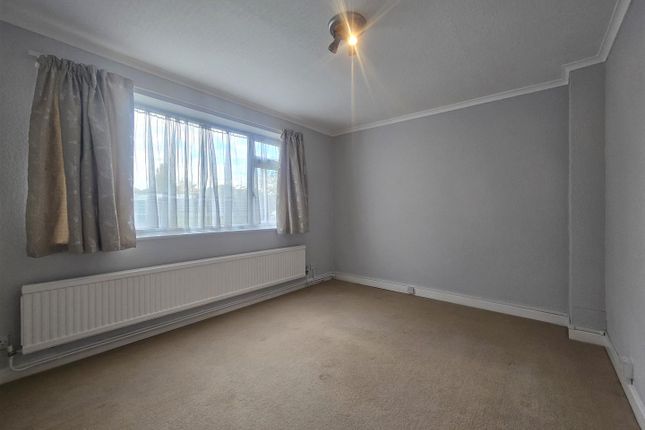8, Bursdon Close, Leicester photo 4