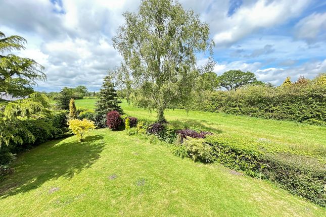 2 Willow Lane, Crewe photo 3