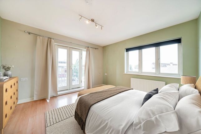 Flat 7, 2, Prince Edward Road, London photo 4