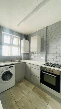 Flat to rent in Old Bethnal Green Road, London