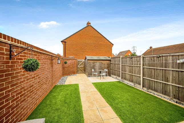 36, Blue Rock Drive, Aylesbury photo 4