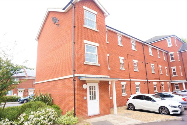 Thumbnail Flat for sale in Porter Square, Grantham