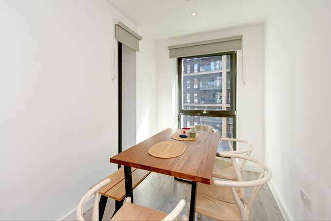 Osiers Road - Fourth Floor, Putney, London photo 4