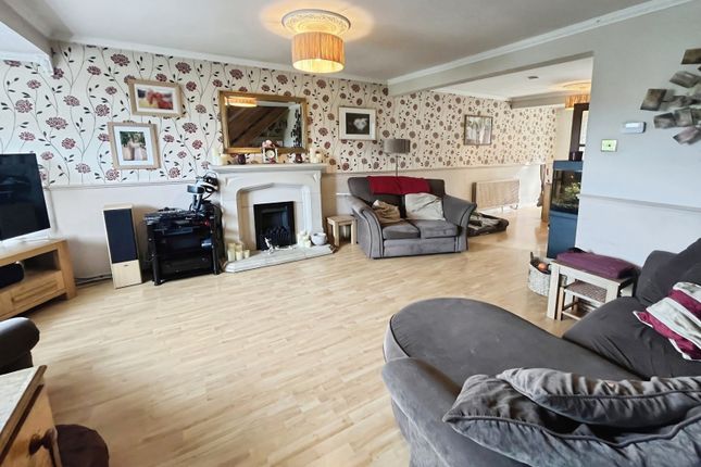 23, Spring Rise, Derbyshire photo 3