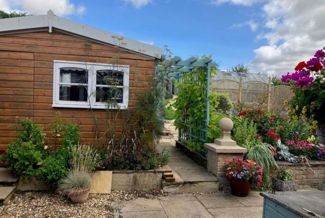Detached house for sale in Byfield Road, Woodfood Halse, Northamptonshire