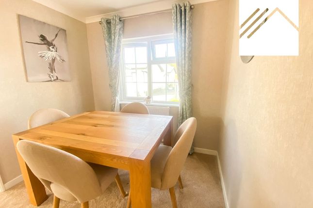 17 Oakside, Canvey Island photo 4