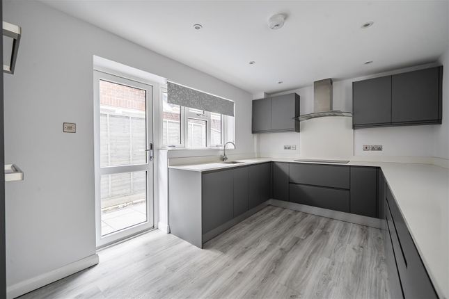 3, Fontwell Close, Maidenhead photo 4