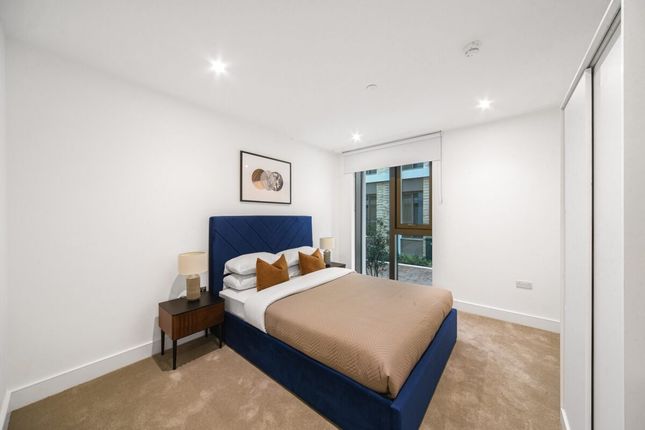 Flat to rent in Palmer Road, London