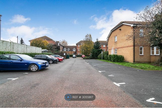 Redwood Gardens, Chingford, London photo 4