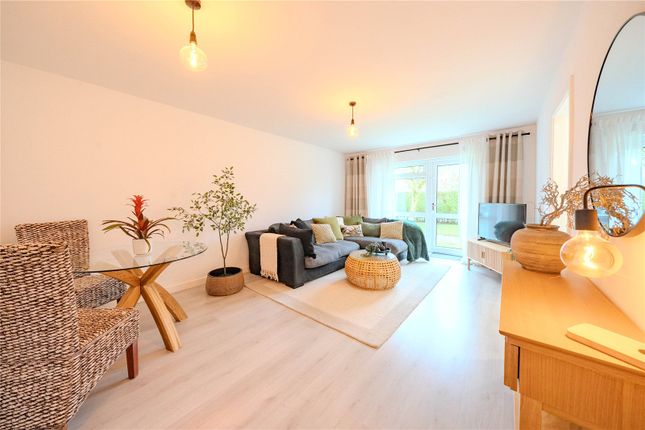 23, Woodlea Court, West Yorkshire photo 2