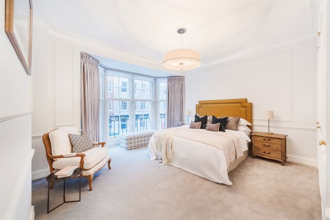 Flat to rent in Flat 18, 35- 37 Grosvenor Square, London