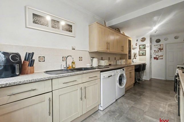 36, Bell Lane, Broxbourne photo 4