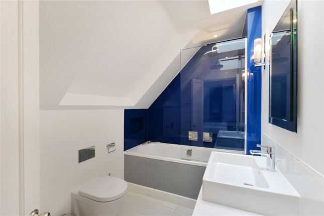 Mews house to rent in Denbigh Close, Notting Hill, London